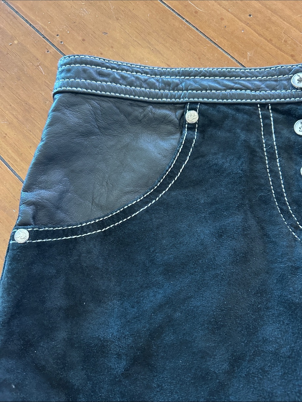 Vintage Playboy Leather & Suede Bunny Logo Mini Skirt – Size 8 - Picture 3 of 6